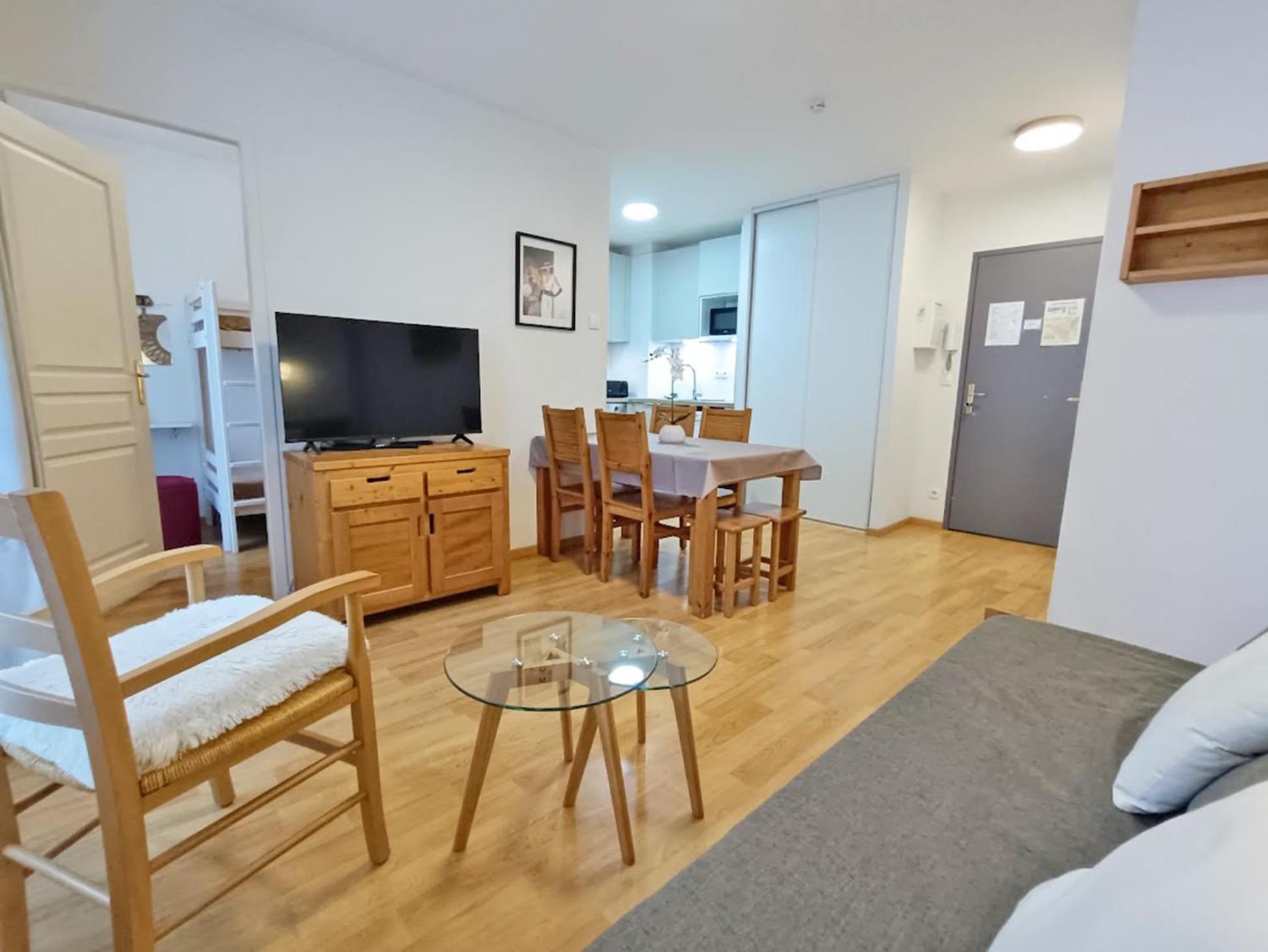 L'Eterlou, T3, Centre Luchon, Wifi, Casier A Skis, Ascenseur, 6 Personnes Bagnères-de-Luchon Екстериор снимка